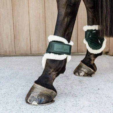Kentucky Horsewear Kentucky Kogelbeschermer Young Horse Velvet Vegan Bont Donker Groen